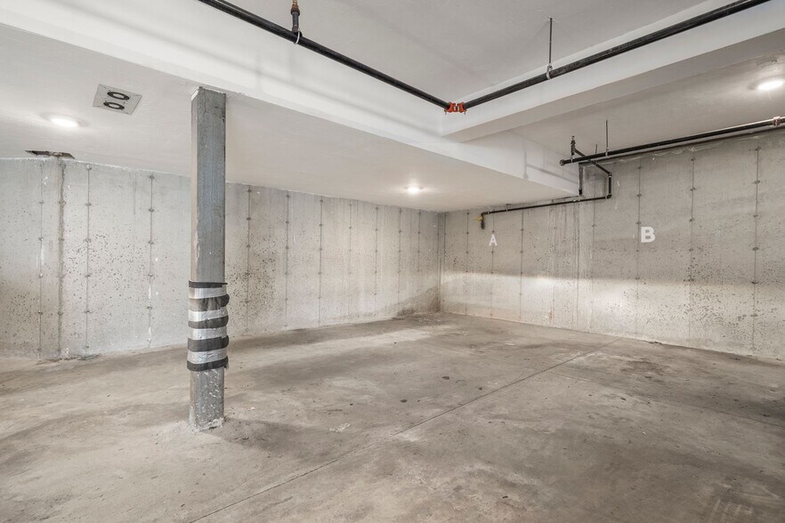 Building Photo - 213 E Eagle St