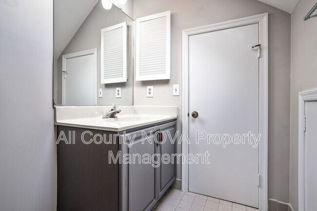 Building Photo - 1203 Michigan Ct