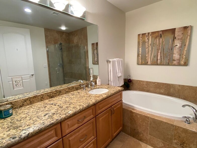 Building Photo - 2260 Village Walk Dr