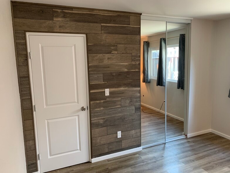 Building Photo - 207 Kenton Ave