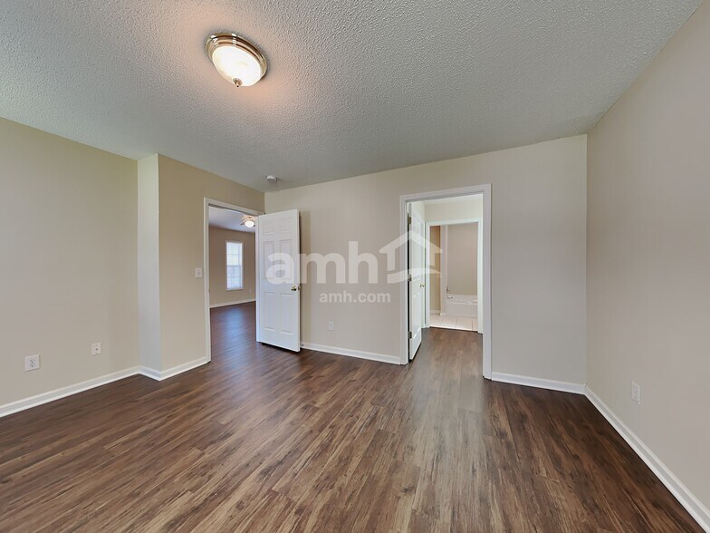 Building Photo - 136 Charlotte Ct