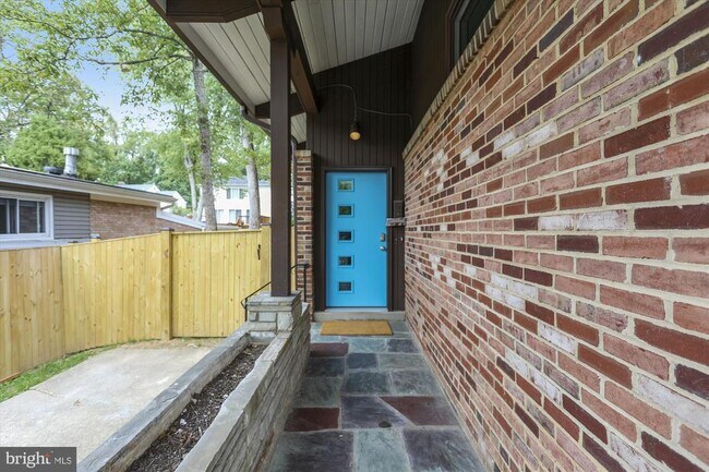 Building Photo - 5511 Huntington Pkwy