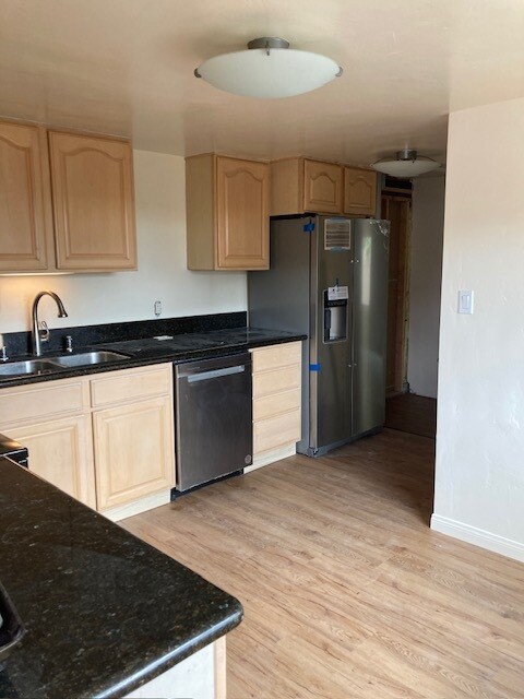 Kitchen with new stainless appliances - 4225 Bannock Ave