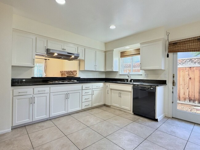 Building Photo - 4BD/2BA – Bright Los Altos cul-de-sac home...