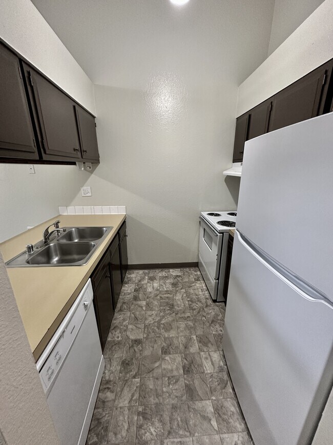 Interior Photo - (44) West Midtown Village
