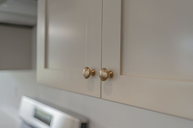 Building Photo - 2988 Huntshire Ave