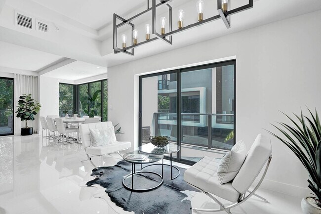 Building Photo - 3040 N Ocean Blvd