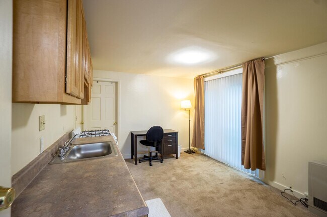 Building Photo - 113 Comstock Pl