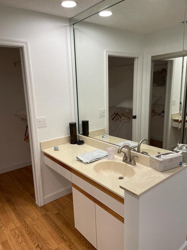 Building Photo - 7938 Villa Nova Dr