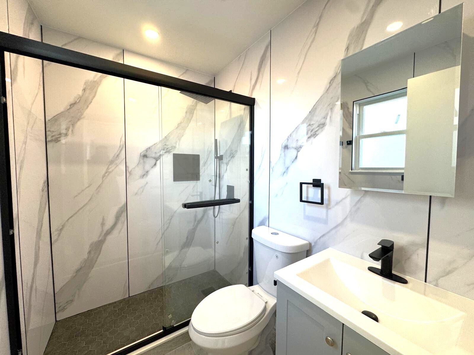 Building Photo - 198 28th St