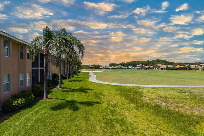 Building Photo - 905 Fairwaycove Ln