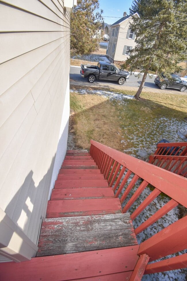 Building Photo - Two Bedroom in Jersey Shore with 1-Car Garage!