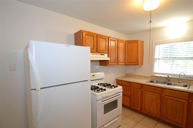 Building Photo - 1211 Ridgemont Dr