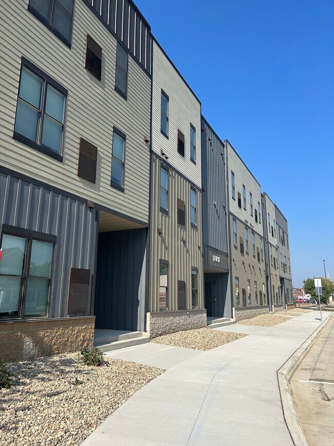 Building Photo - One-Bedroom Unit at Block 100