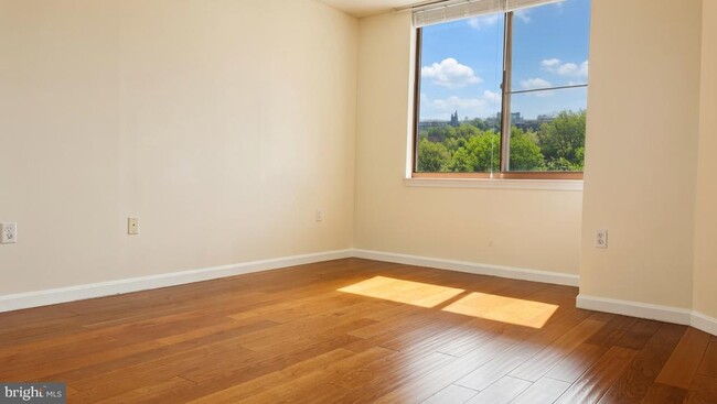 Building Photo - 10101 Grosvenor Pl