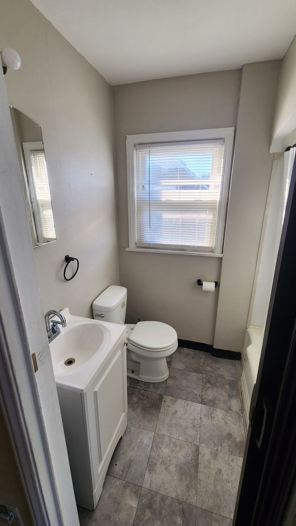 Building Photo - 3 bed 1 bath