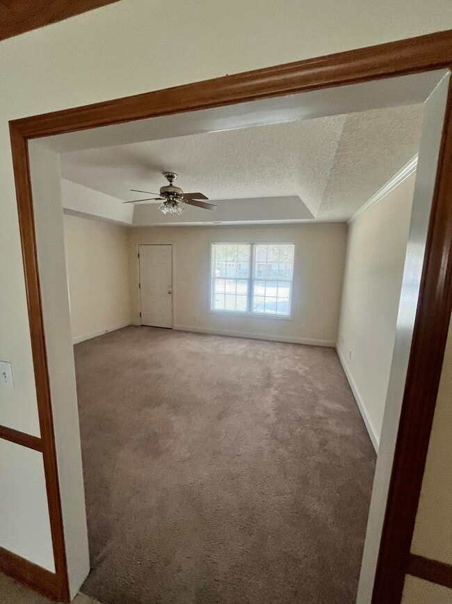 Building Photo - 3473 Beacon Dr