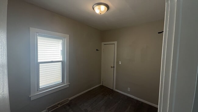 Building Photo - 216 W Sylvania Ave