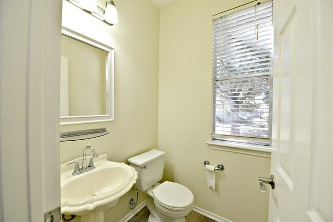 Building Photo - 10508 Hainsworth Park Dr