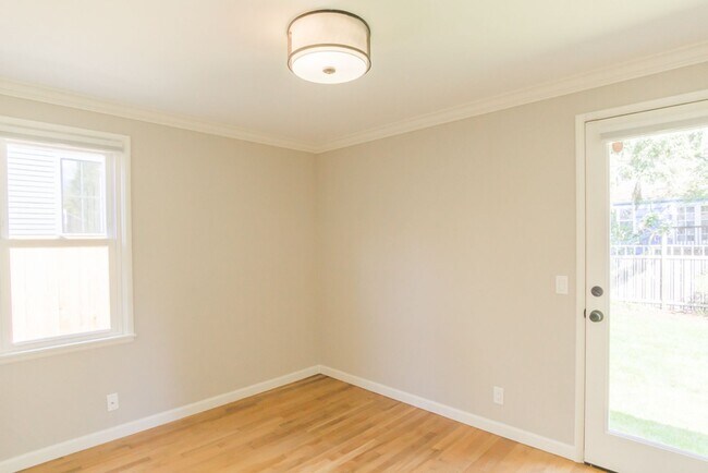 Building Photo - 3Bd/1Ba Seattle House