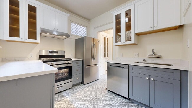 Building Photo - Charming 2BR/1BA in Cole Valley – Garage Parking, In-Unit Laundry & Private Backyard