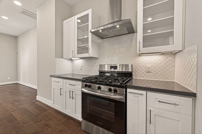 Building Photo - 2010 St Charles St