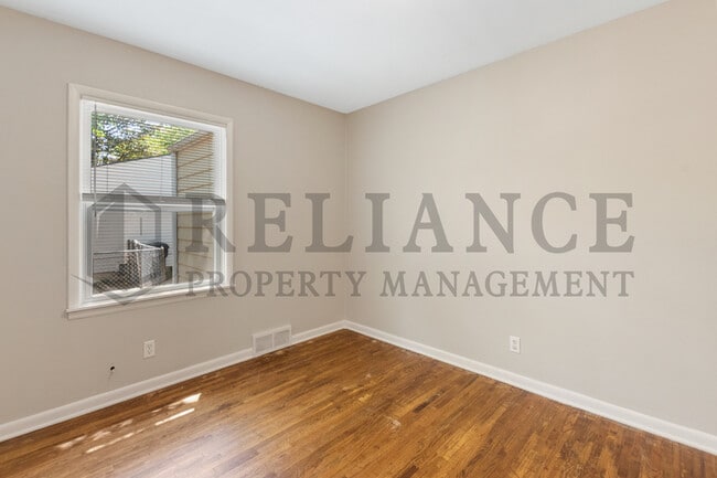 Building Photo - 1122 S Quentin St