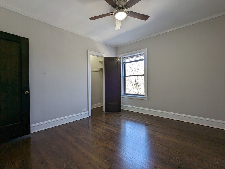 Building Photo - 1835 W Winona St