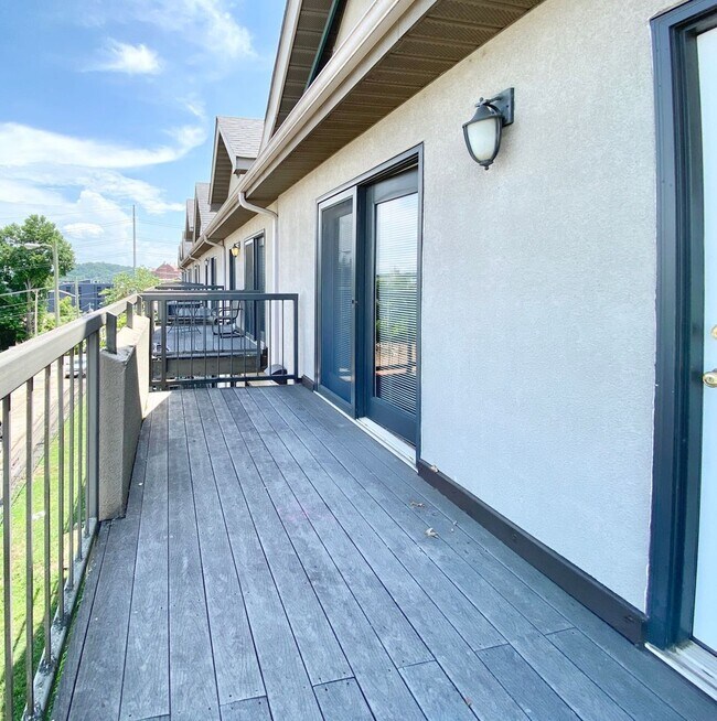 Building Photo - Laurel Villas #105 -3BR/2BA Available for AUGUST 2026 move in!