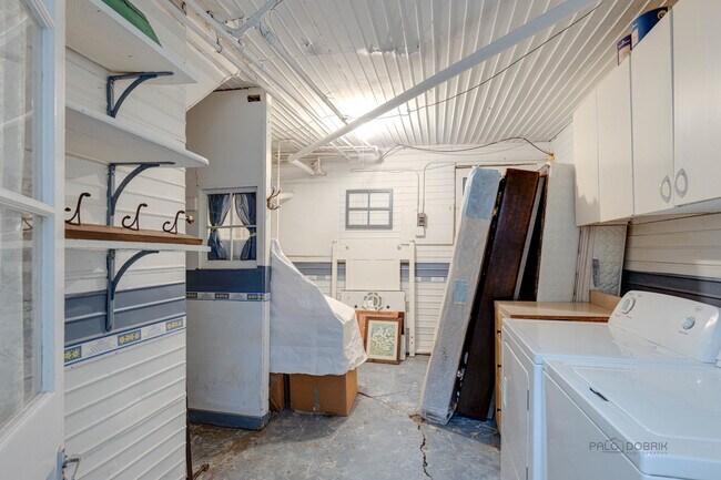 Building Photo - 389 E Deerpath Rd