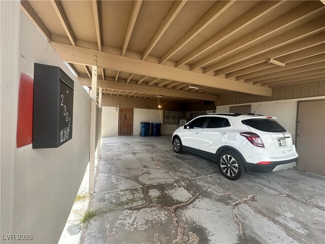 Building Photo - 2300 Pardee Pl