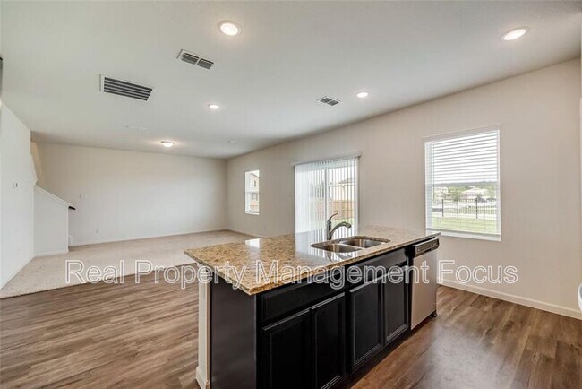 Building Photo - 713 Peach Tree Ln