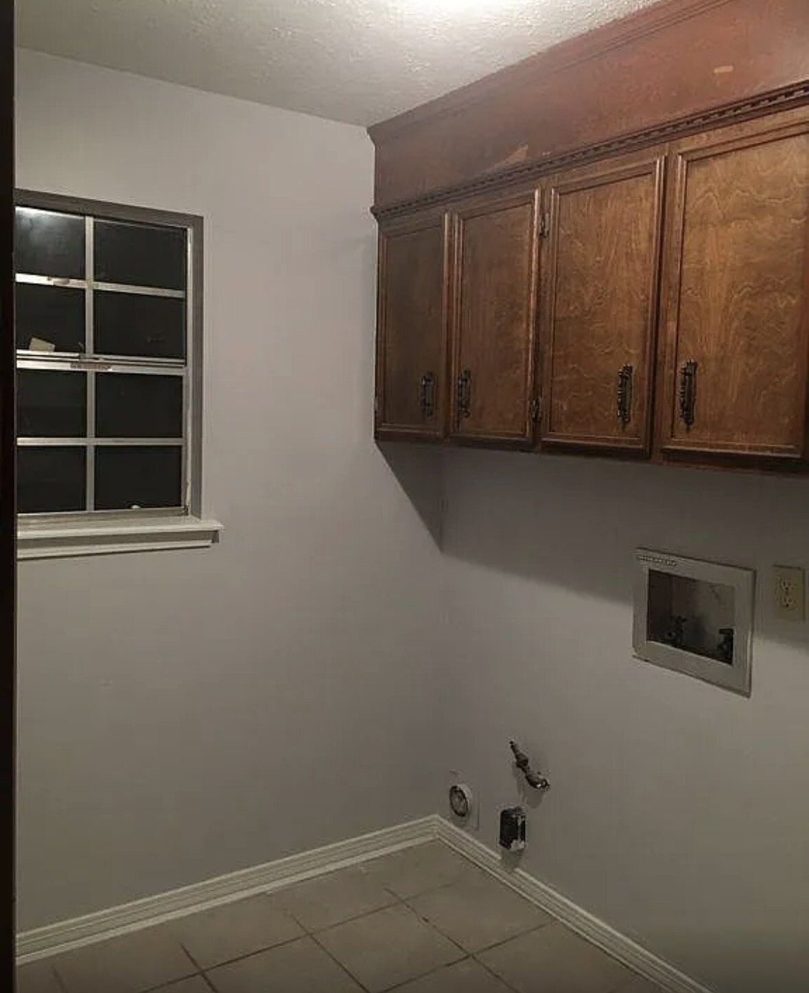 Laundry - 1727 Tanglewood Ct