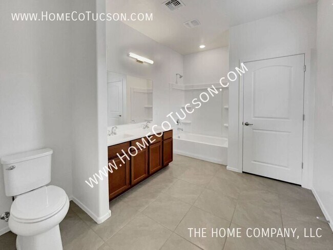 Building Photo - 5618 W Monterey Dr