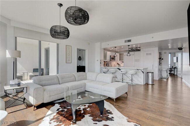 Building Photo - 222 Karen Ave