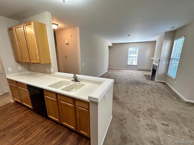 Building Photo - 2354 Pinecroft Dr