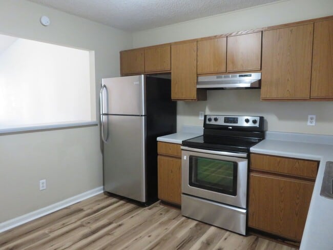 Building Photo - 2 BR 2 BA Duplex