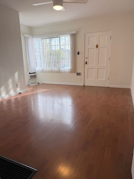 Building Photo - 121 E Garfield Ave