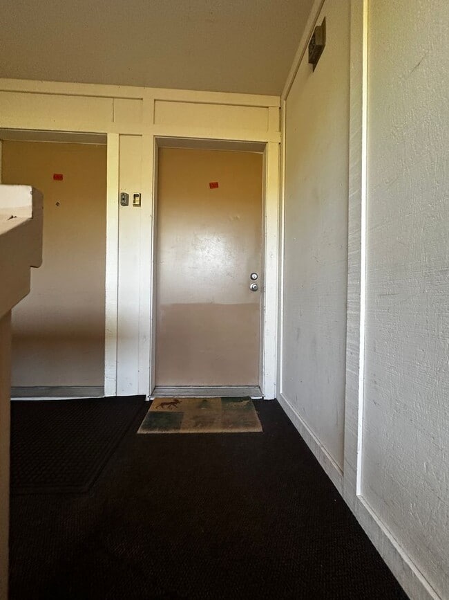 Building Photo - 2 bed plus large loft! All utilities inclu...