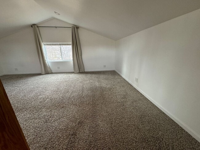 Building Photo - Single Family Home with 1 Bedroom 1.5 Bath...