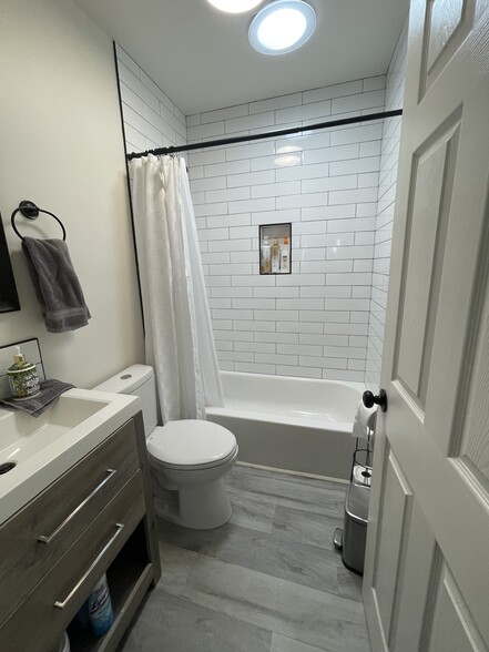 Bath Overall - 11221 Southwest Blvd