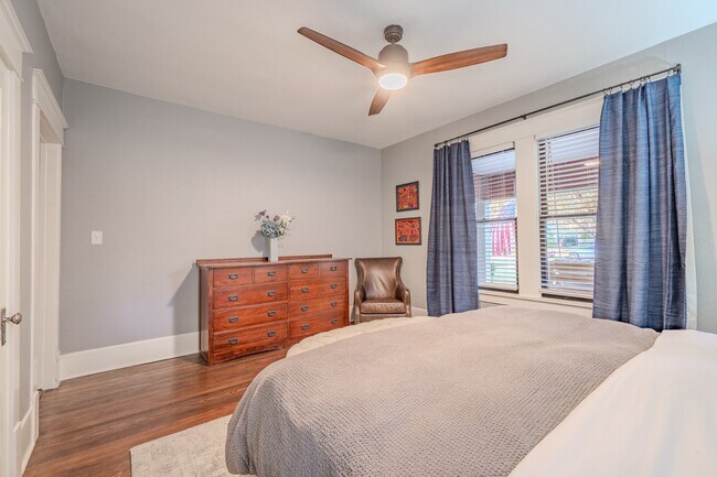 Building Photo - Updated Historically Charming Bungalow walking distance to Greenville Ave