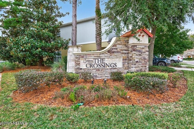 Building Photo - 411 Walnut Dr