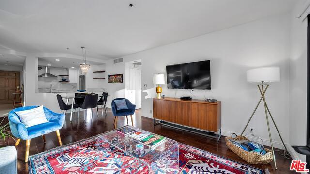 Building Photo - 10724 Wilshire Blvd