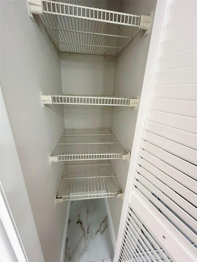 Building Photo - 406 NW 68th Ave