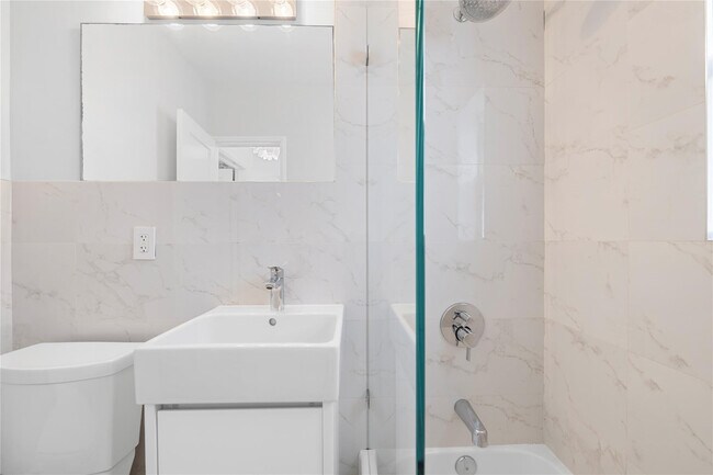 Building Photo - 3015 Seville St