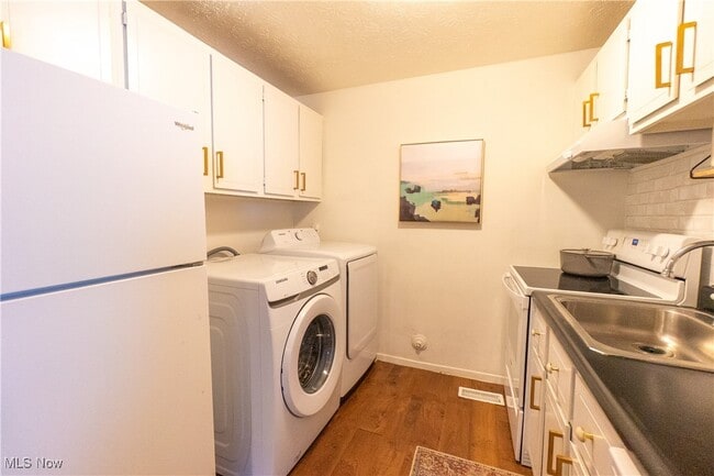 Building Photo - 216 Moore Rd