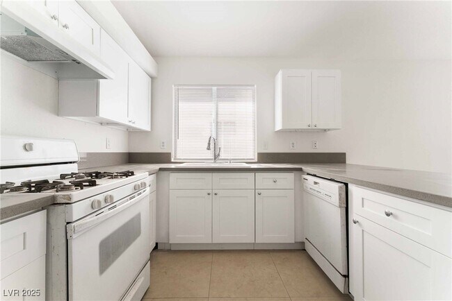 Building Photo - 4104 N Compass Rose Way