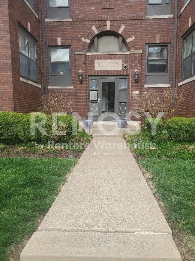 Building Photo - 5625 Pershing Ave