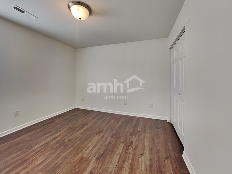 Building Photo - 8940 N Red Maple Cir